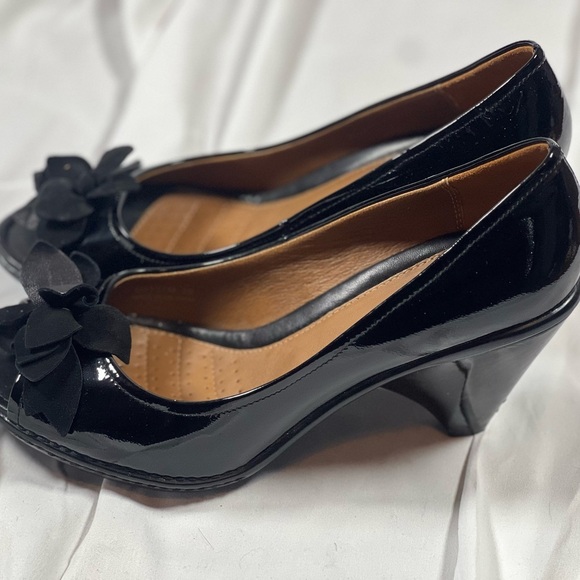 Ecco Black Heels Classic Elegance - Never Worn - Picture 1 of 4